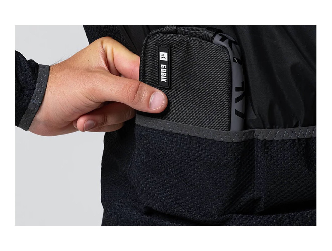 Funda para móvil UNISEX Gobik Essential 2.0 True Black