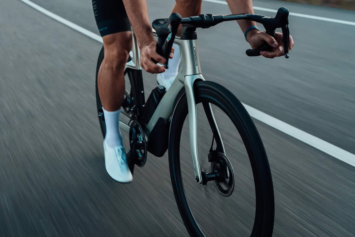 De la playa a la cima: Rutas imprescindibles desde Almuñécar para exprimir tu bici